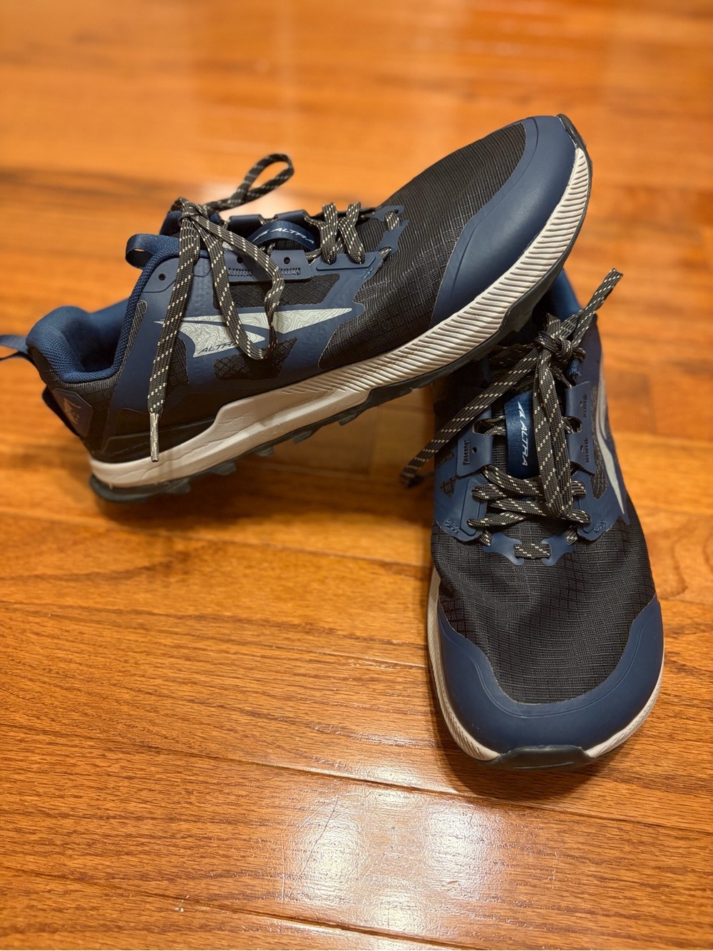 Altra | Men’s Lone Peak 8 Trail Running Shoes. Navy size 10